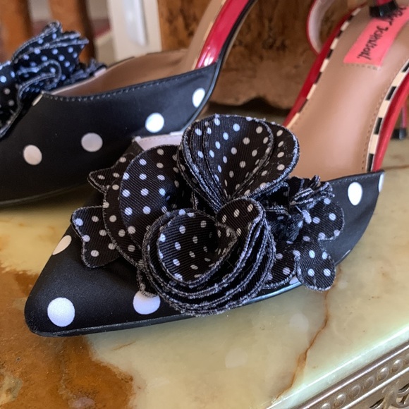 BETSY JOHNSON Slingbacks, black white polka dot vamp, big bow, red heel. 6.5 EUC - Picture 10 of 11